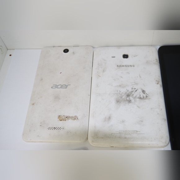 Assorted Tablets and Smartphones Untested. - Picture 7 of 9